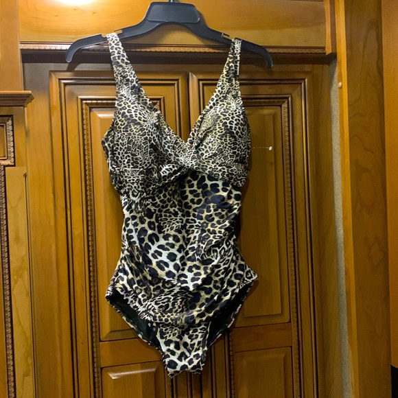 NWOT Sea Level Swim Deep V-Neck Multifit One-Piece Swimsuit Size 8 - Picture 5 of 12